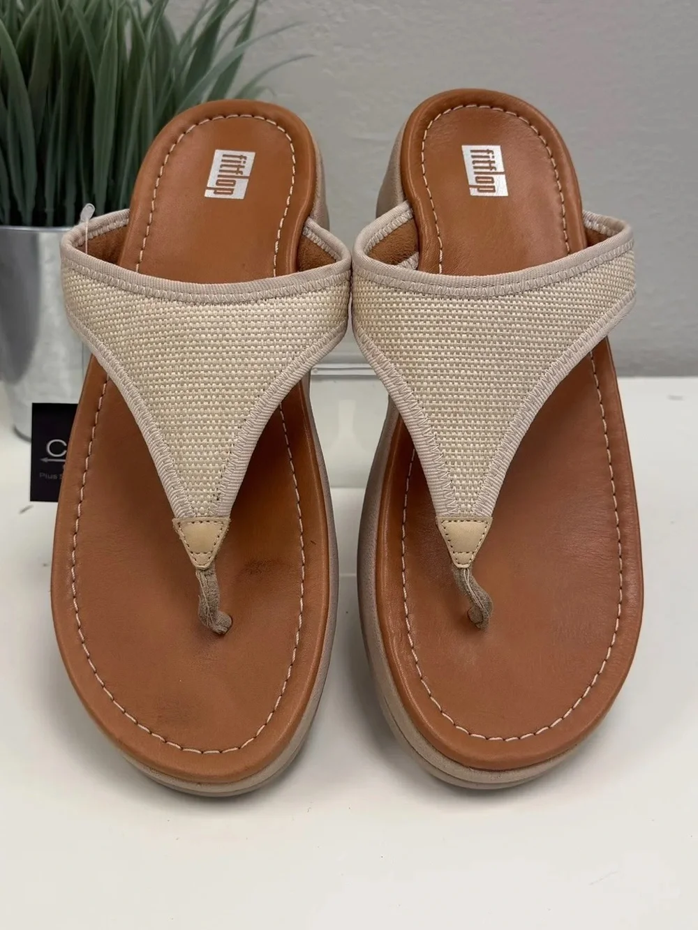 FitFlop Tan Lulu Sleek Straw Raffia Toe-Post Sandals - Size 10